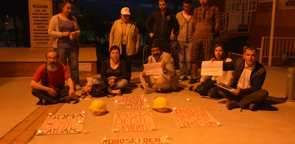 Çiğlide HDPliler Soma için farklı noktalarda oturma eylemi gerçekleştirdi.